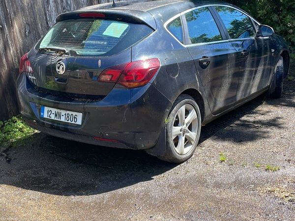Vauxhall Astra Hatchback, Petrol, 2012, Black