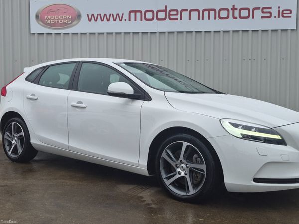 Volvo V40 Hatchback, Petrol, 2018, White