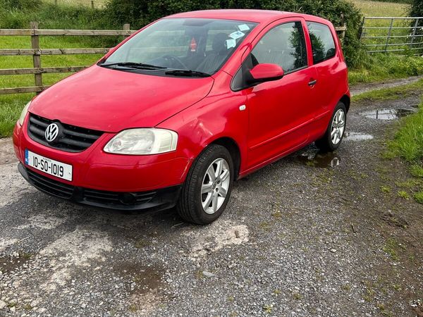 Volkswagen Fox Hatchback, Petrol, 2010, Red