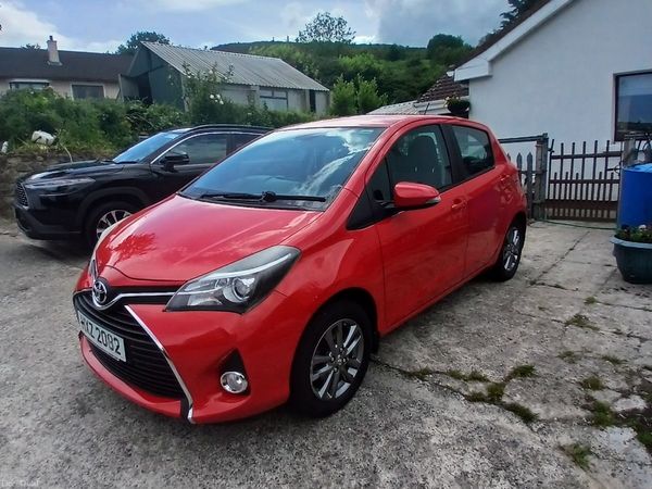 Toyota Yaris Hatchback, Petrol, 2015, Red