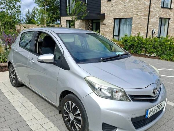 Toyota Yaris Hatchback, Petrol, 2011, Silver