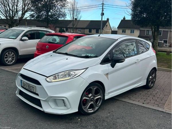 Ford Fiesta Hatchback, Petrol, 2013, White