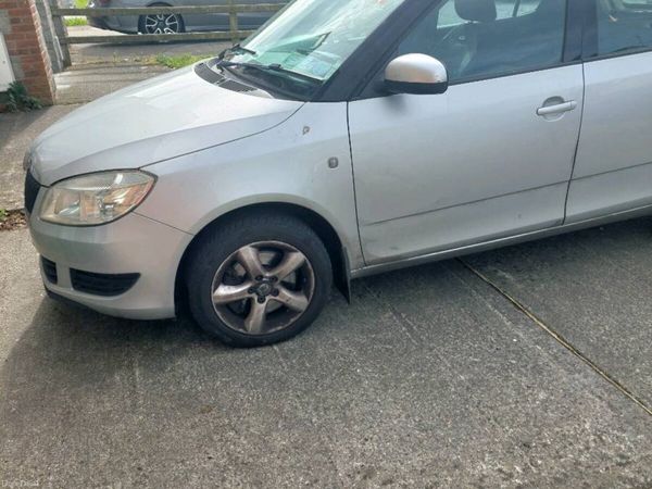 Skoda Fabia Hatchback, Diesel, 2010, Silver
