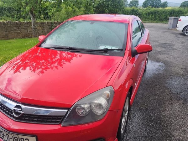 Opel Astra Hatchback, Petrol, 2009, Red