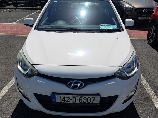 Hyundai i20 Hatchback, Petrol, 2014, White