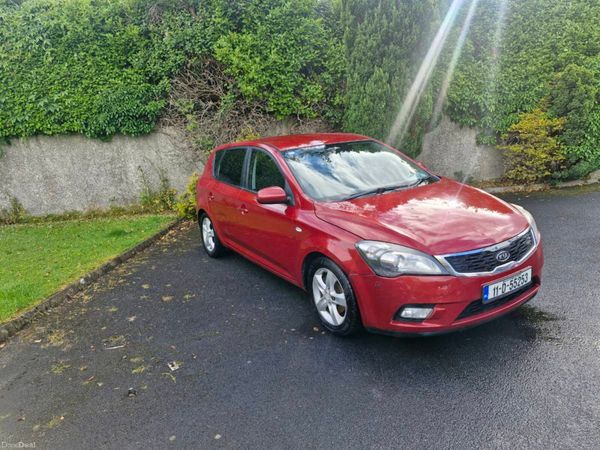 Kia Ceed Hatchback, Diesel, 2011, Red