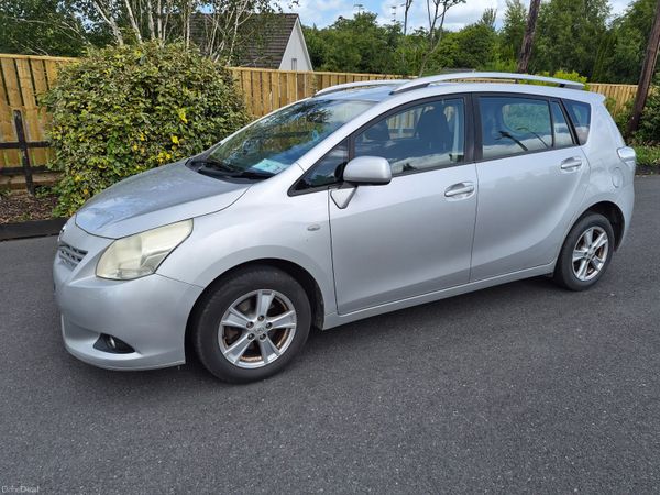 Toyota Verso MPV, Petrol, 2010, Silver