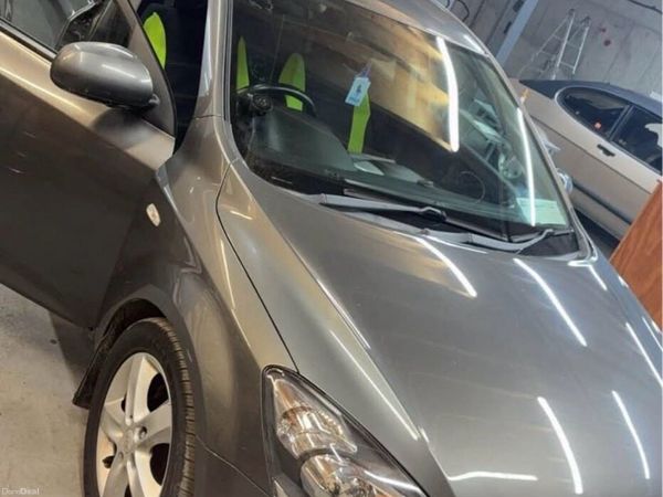 Kia Ceed MPV, Diesel, 2010, Silver