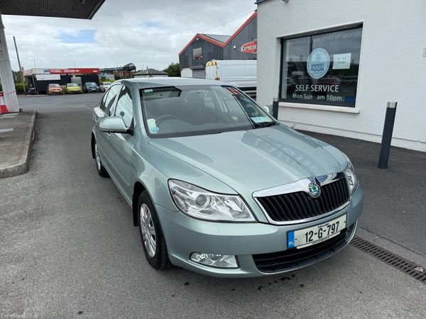 Skoda Octavia Saloon, Diesel, 2012, Green