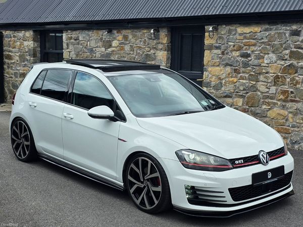 Volkswagen Golf Hatchback, Petrol, 2015, White