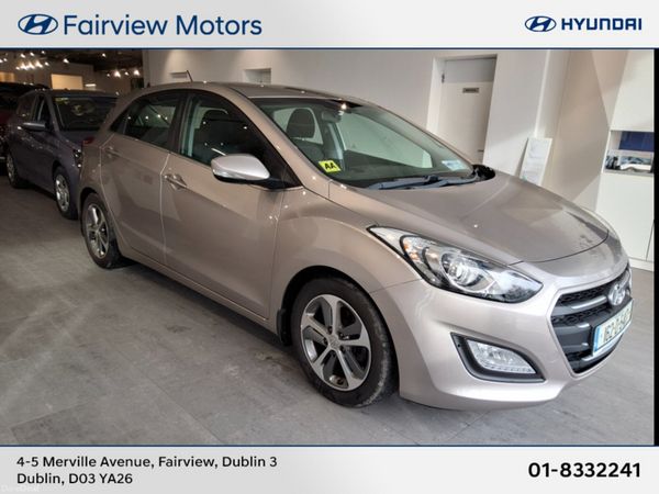 Hyundai i30 Hatchback, Petrol, 2016, Gold
