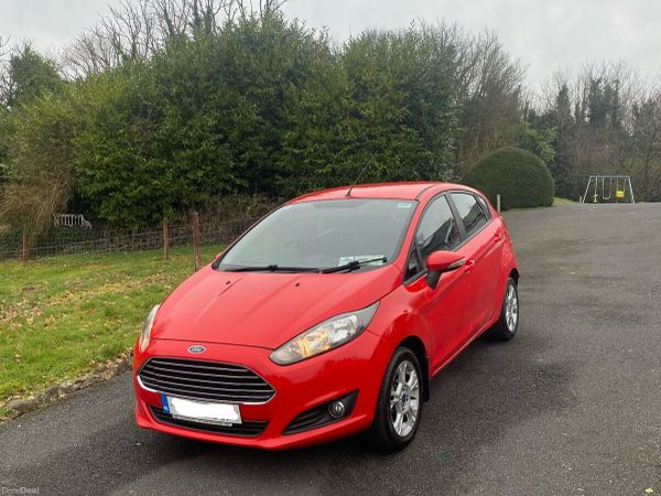 Ford Fiesta Hatchback, Petrol, 2013, Red
