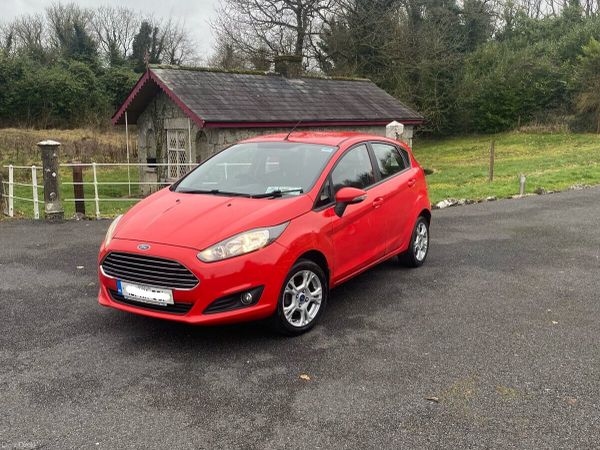 Ford Fiesta Hatchback, Petrol, 2013, Red