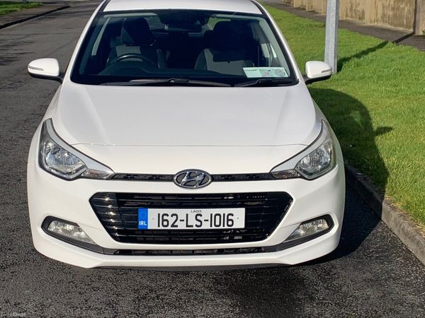 Hyundai i20 Hatchback, Petrol, 2016, White