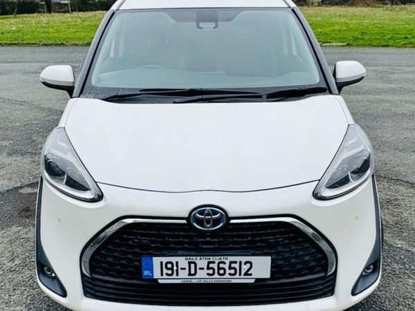 Toyota Aqua MPV, Petrol Hybrid, 2017, White
