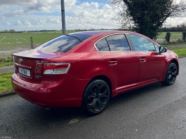Toyota Avensis Saloon, Diesel, 2011, Red