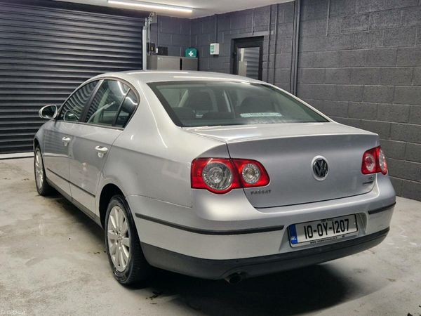 Volkswagen Passat Saloon, Diesel, 2010, Silver