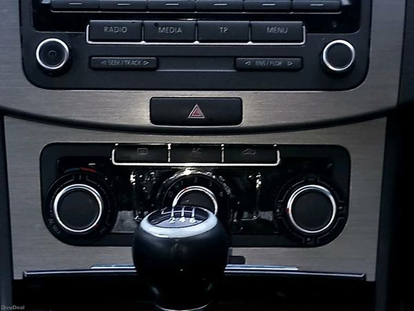 Volkswagen Passat Saloon, Diesel, 2012, Silver