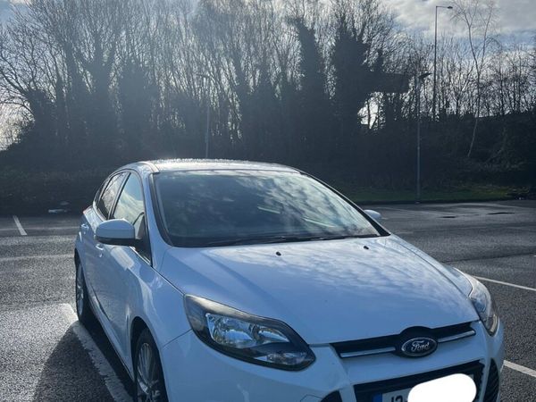 Ford Focus Hatchback, Petrol, 2012, White