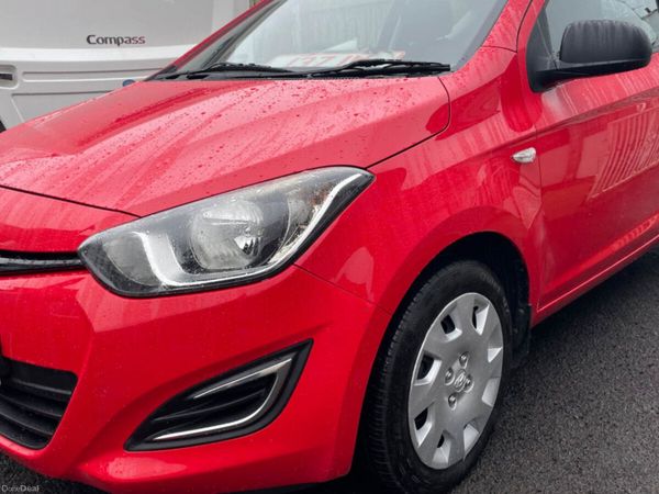 Hyundai i20 Hatchback, Petrol, 2013, Red