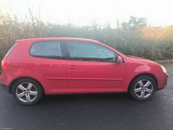 Volkswagen Golf Hatchback, Petrol, 2006, Red