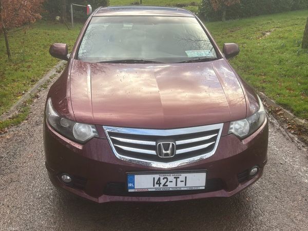Honda Accord Saloon, Diesel, 2014, Red