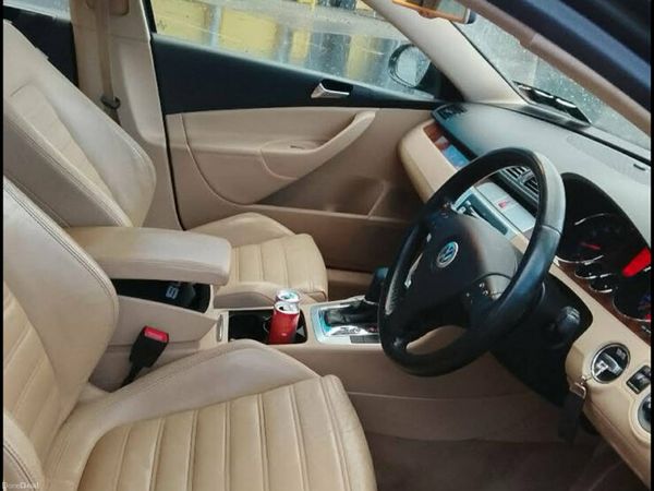 Volkswagen Passat Saloon, Petrol, 2006, Green