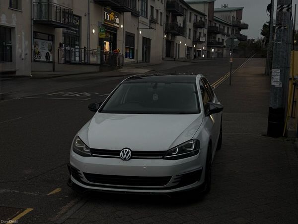 Volkswagen Golf Hatchback, Petrol, 2015, White