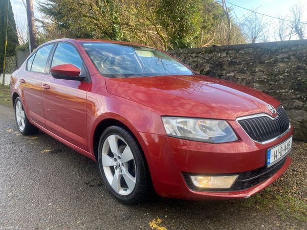 Skoda Octavia Saloon, Diesel, 2014, Red