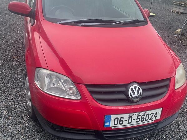 Volkswagen Fox Hatchback, Petrol, 2006, Red