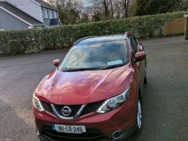 Nissan Qashqai Hatchback, Diesel, 2016, Red
