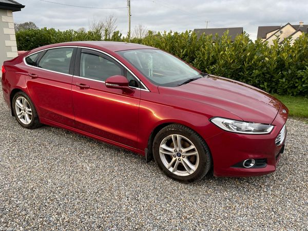 Ford Mondeo Hatchback, Diesel, 2017, Red