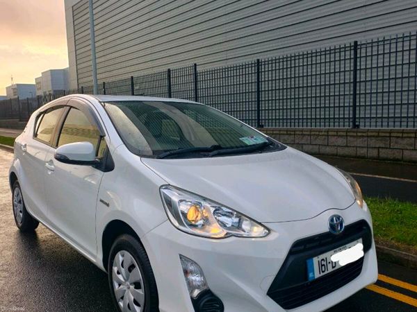 Toyota Aqua Hatchback, Petrol Hybrid, 2016, White