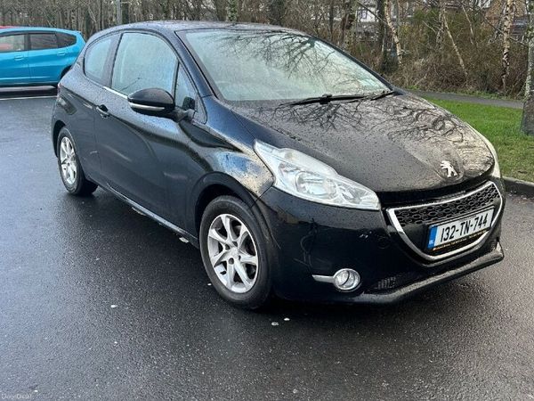 Peugeot 208 Hatchback, Petrol, 2013, Black