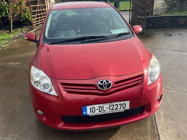 Toyota Auris Hatchback, Diesel, 2010, Red