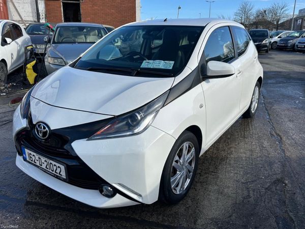 Toyota Aygo Hatchback, Petrol, 2016, White