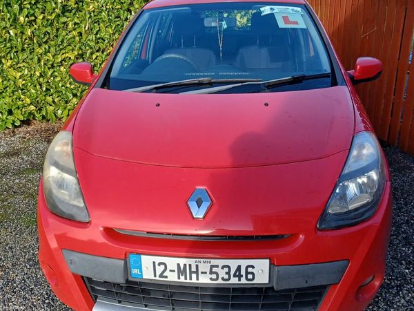 Renault Clio Hatchback, Petrol, 2012, Red