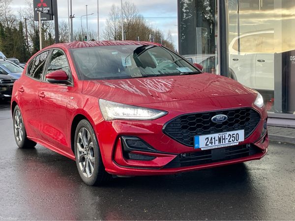 Ford Focus Hatchback, Petrol, 2024, Red