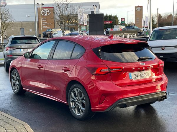 Ford Focus Hatchback, Petrol, 2024, Red