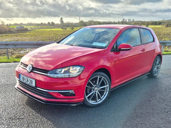 Volkswagen Golf Estate, Petrol, 2018, Red