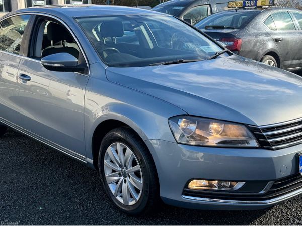 Volkswagen Passat Saloon, Petrol, 2011, Grey