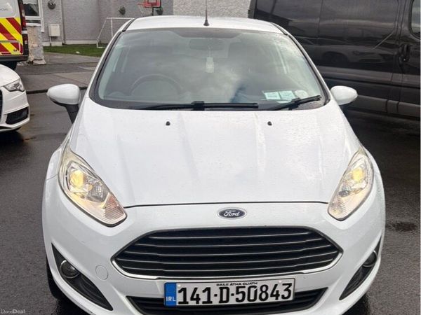 Ford Fiesta Hatchback, Petrol, 2014, White