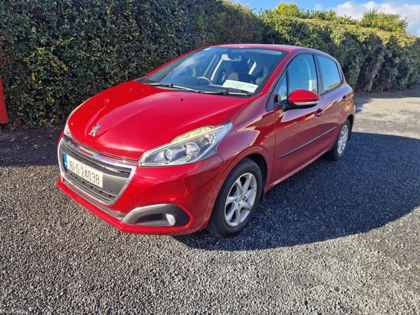 Peugeot 208 Hatchback, Petrol, 2016, Red