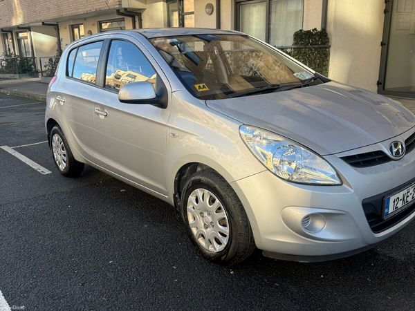 Hyundai i20 Hatchback, Petrol, 2012, Silver