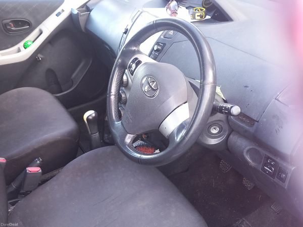 Toyota Yaris Hatchback, Petrol, 2006, Silver