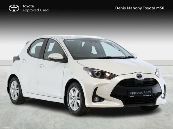 Toyota Yaris Hatchback, Petrol Hybrid, 2023, White