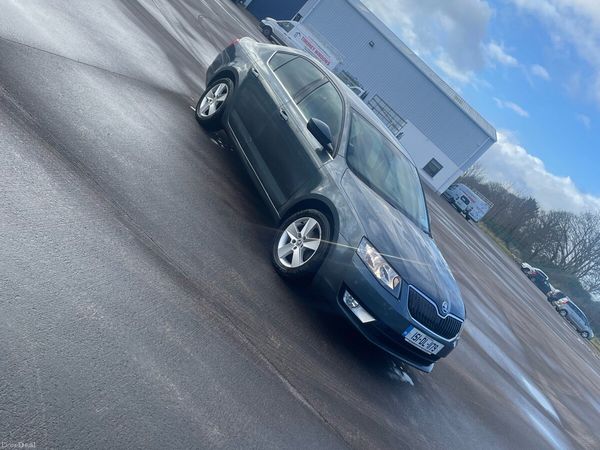 Skoda Octavia Saloon, Diesel, 2015, Grey