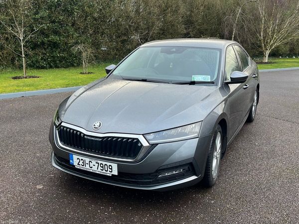 Skoda Octavia Saloon, Petrol, 2023, Grey