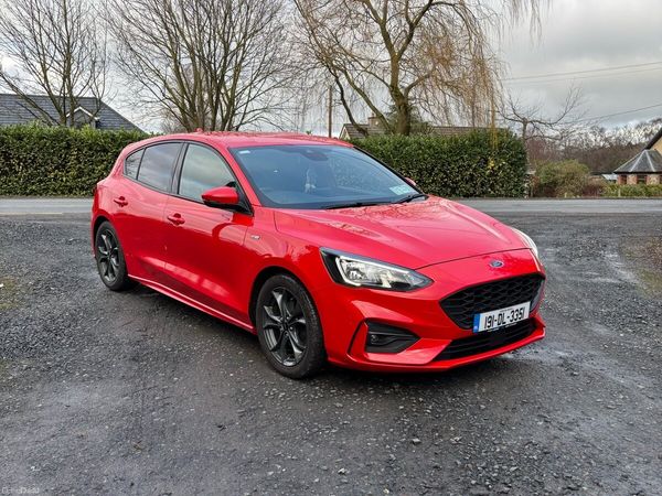 Ford Focus Hatchback, Diesel, 2019, Red