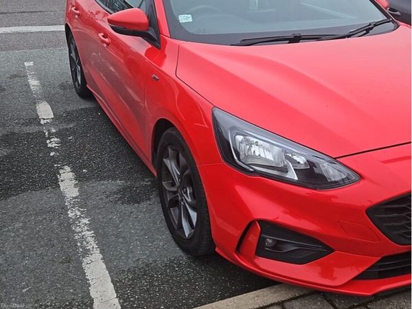 Ford Focus Hatchback, Petrol, 2019, Red